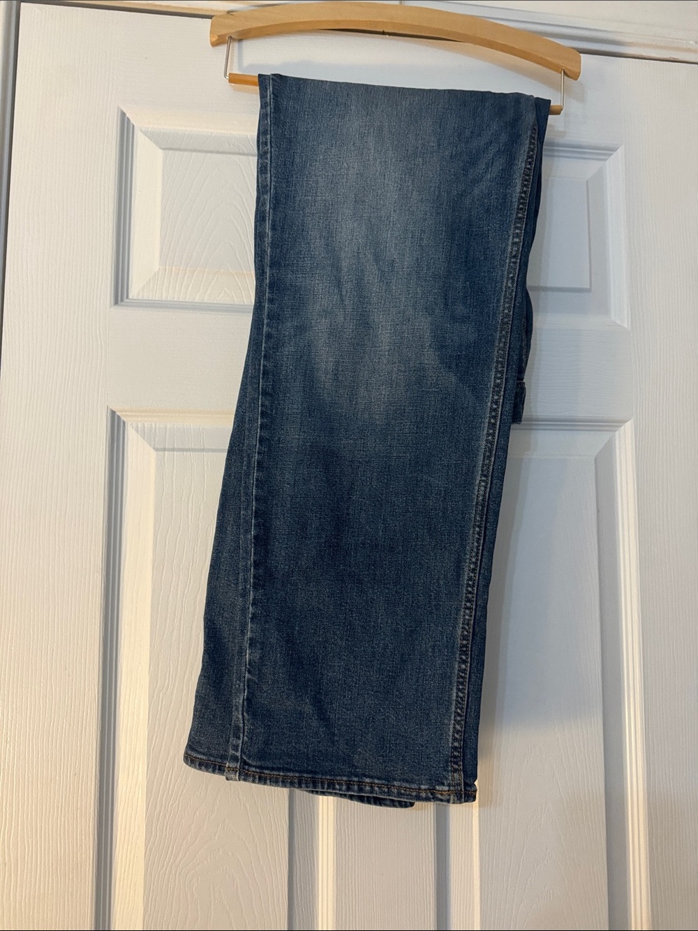 Classic Men's Dark Blue Straight-Leg Jeans